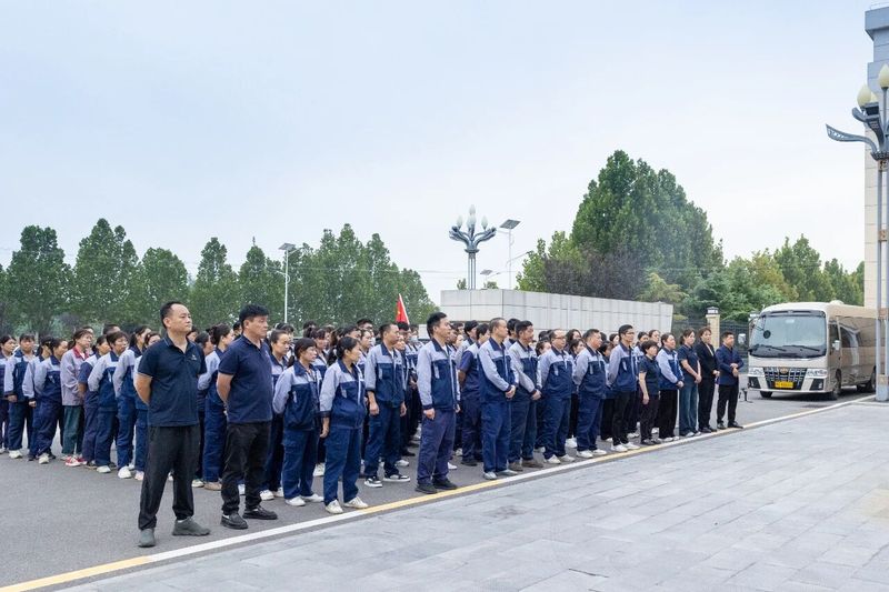 卓一牧業(yè)舉行國(guó)慶升旗儀式，共祝祖國(guó)繁榮昌盛！